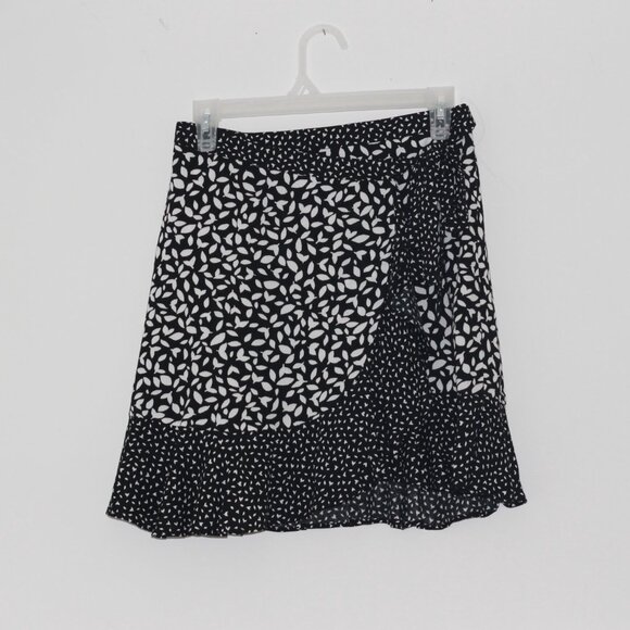 Banana Republic mini skirt ruffle pleated bottom  size 0 white leaf pattern - Picture 2 of 4